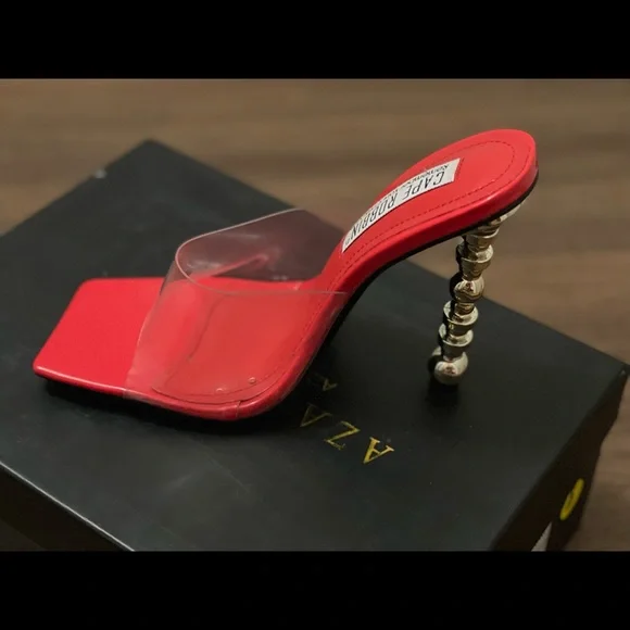 CAPE ROBBIN - Picture 3 of 3